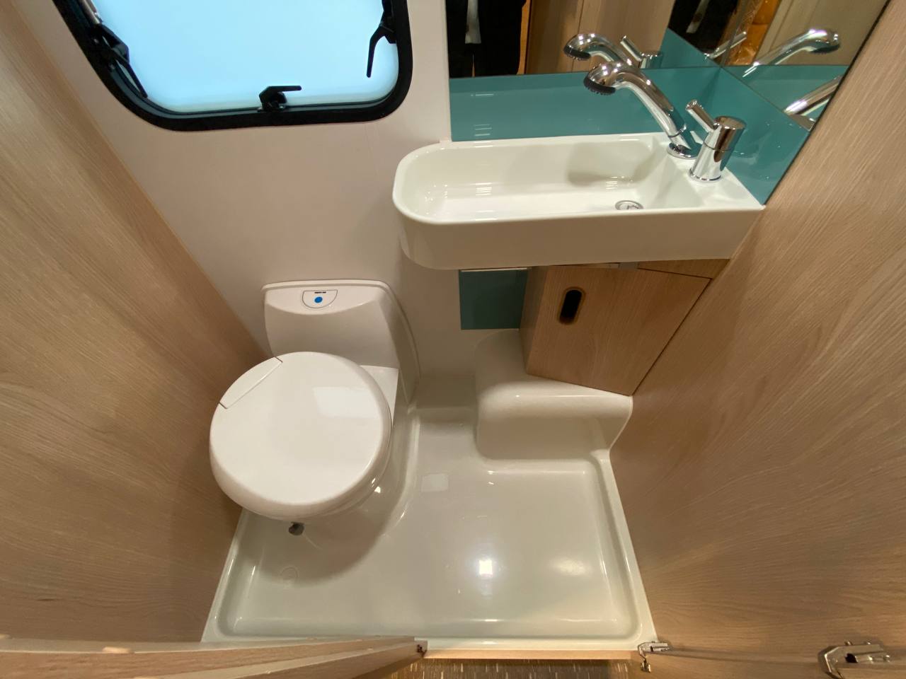 Adria Aviva 360DD фотография номер 18328