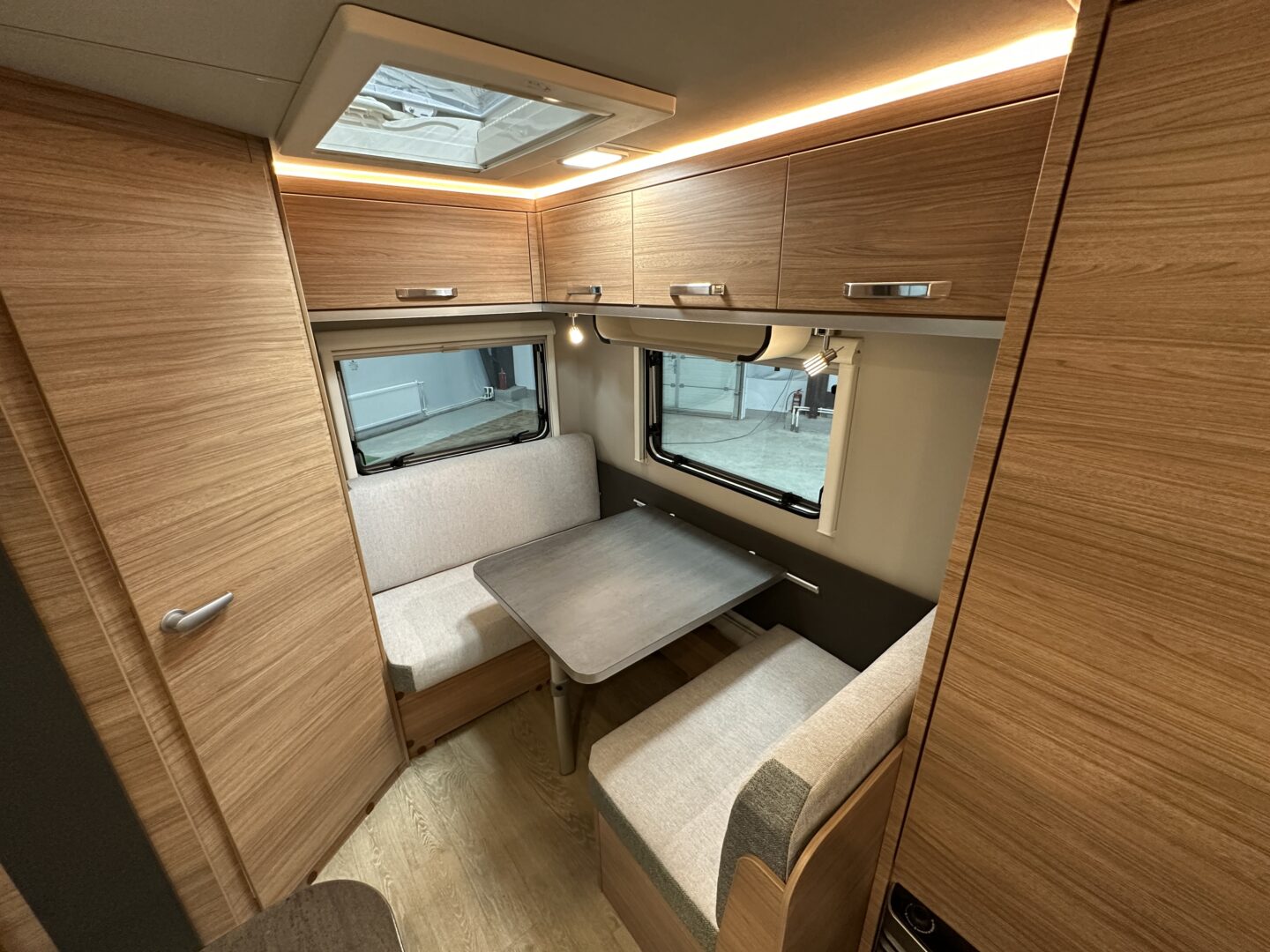 Weinsberg CaraOne 390 QD 2023 фотография  номер 53054