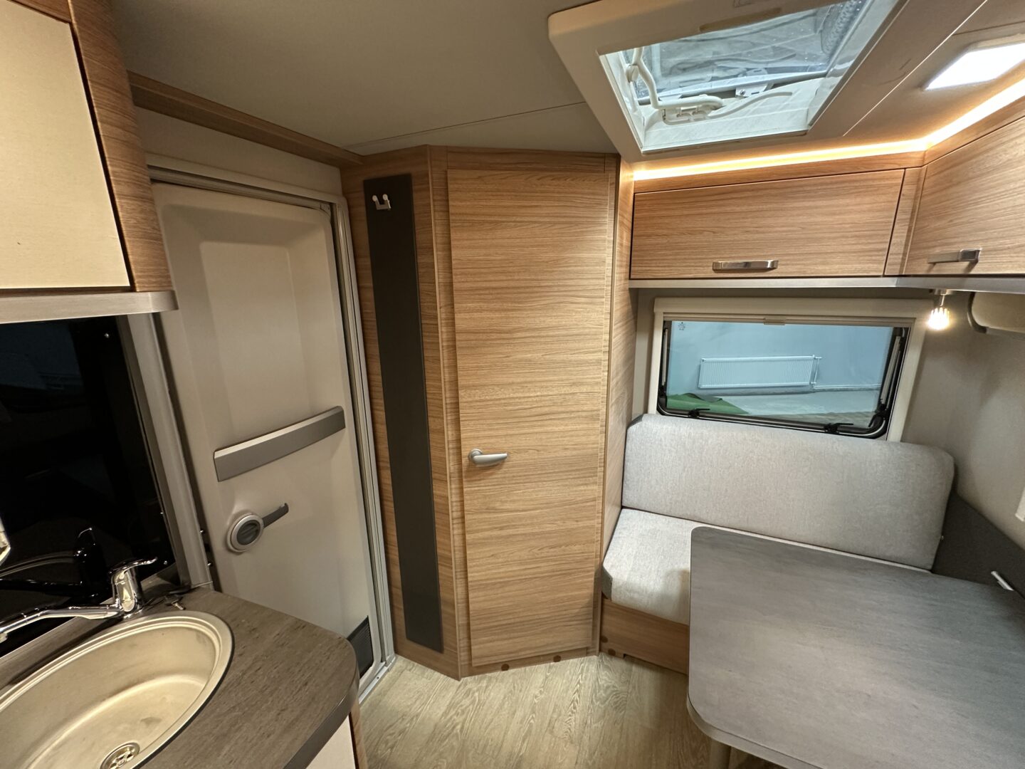 Weinsberg CaraOne 390 QD 2023 фотография  номер 53055