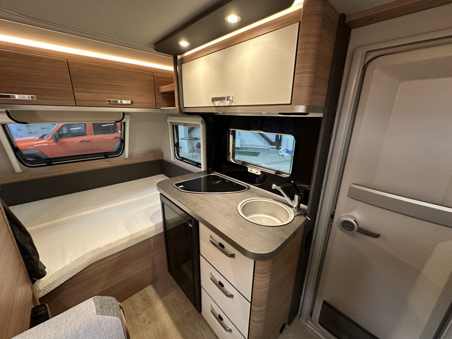 Weinsberg CaraOne 390 QD 2023 фотография  номер 53060