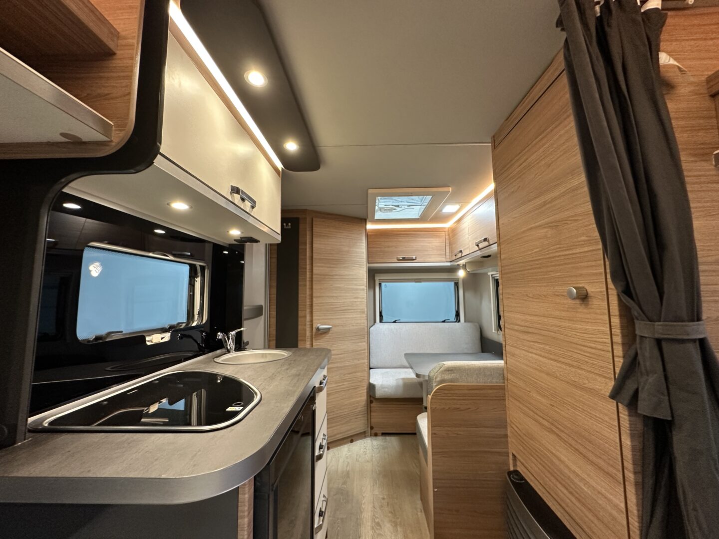 Weinsberg CaraOne 390 QD 2023 фотография  номер 53070
