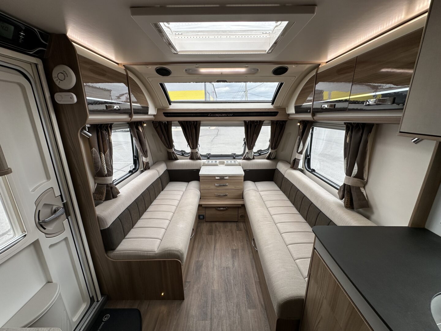 Swift Conqueror 650 2016 фотография  номер 54344