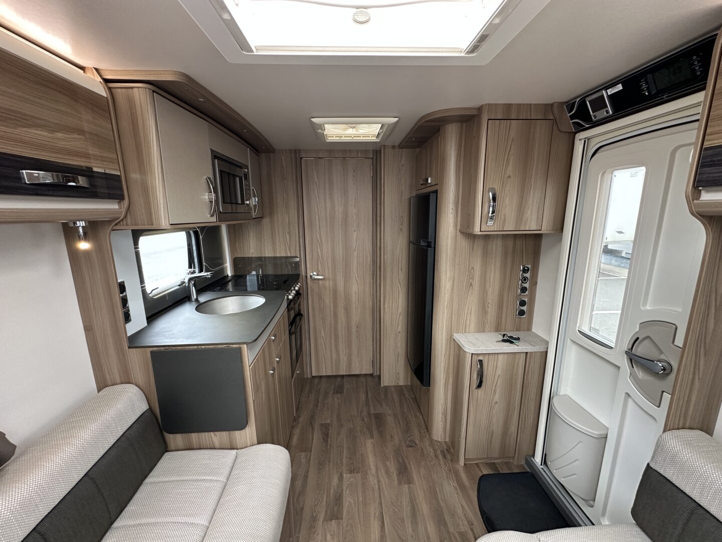 Swift Conqueror 650 2016 фотография  номер 54345