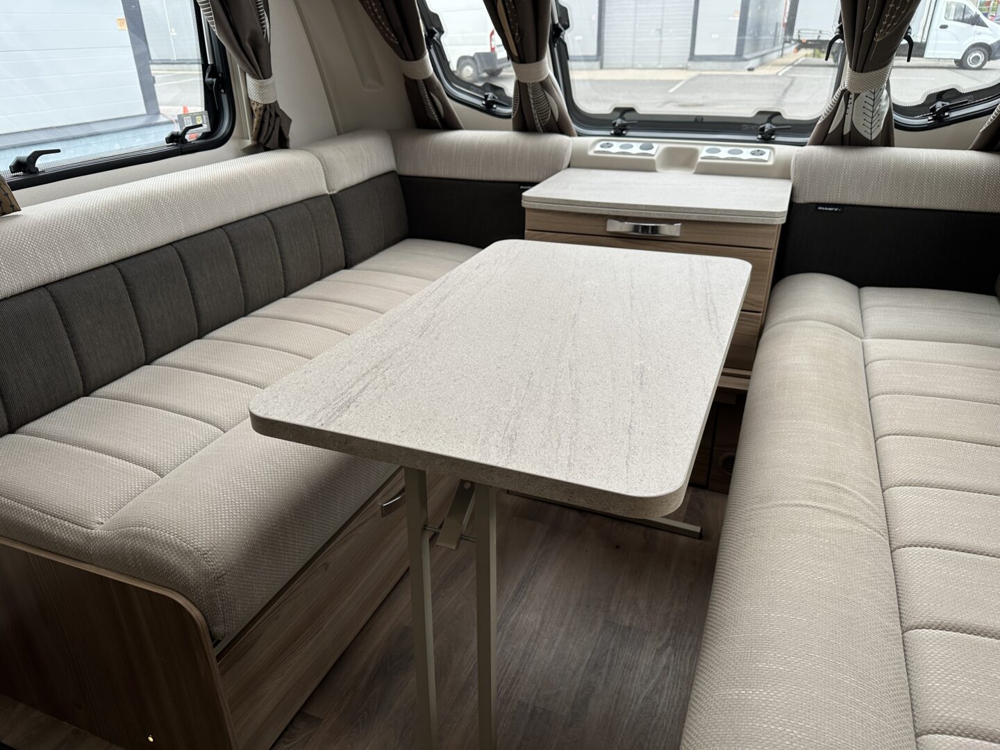 Swift Conqueror 650 2016 фотография  номер 54349