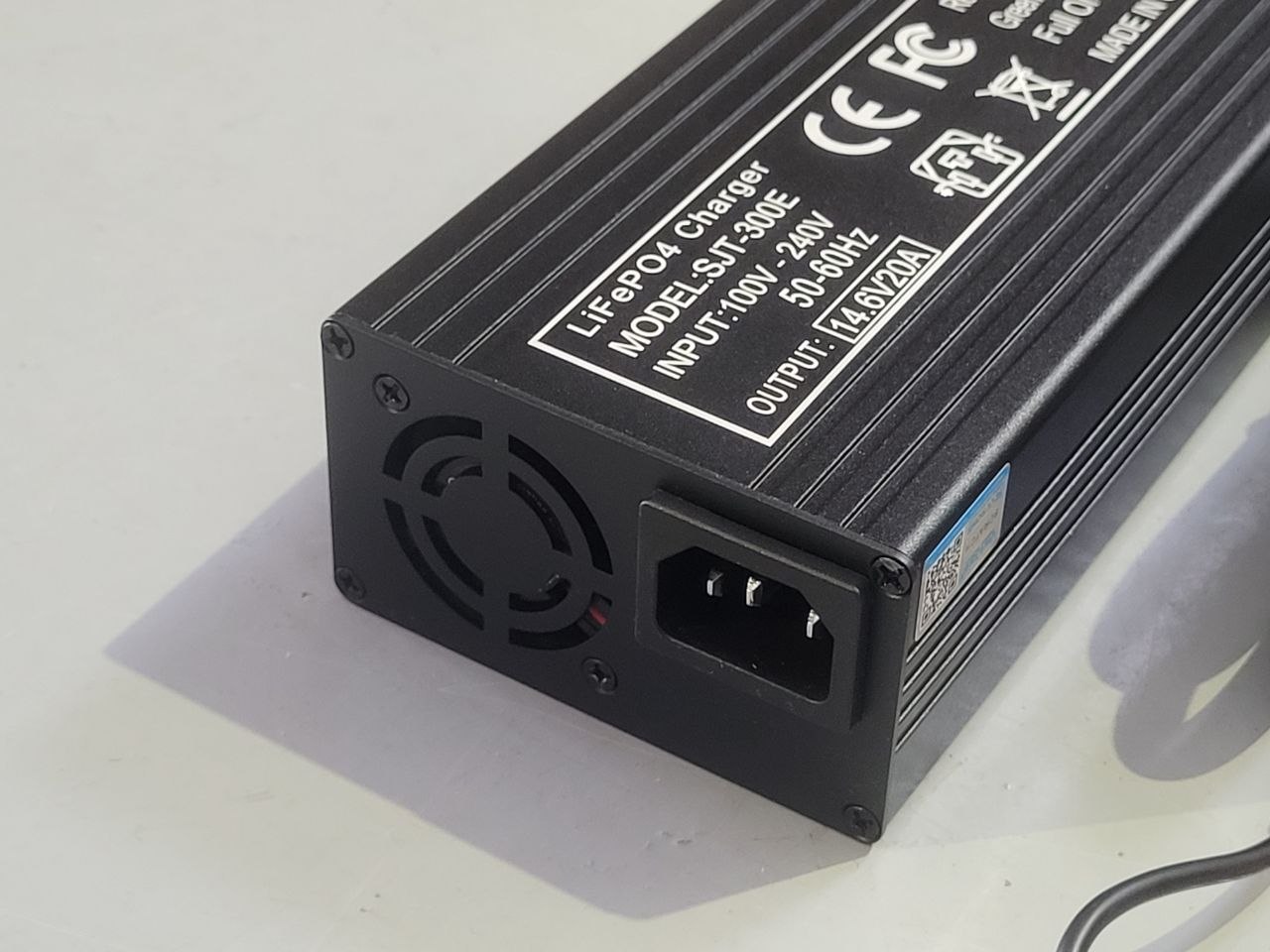 Зарядное устройство LFP SJE-300E 20А - фото 2