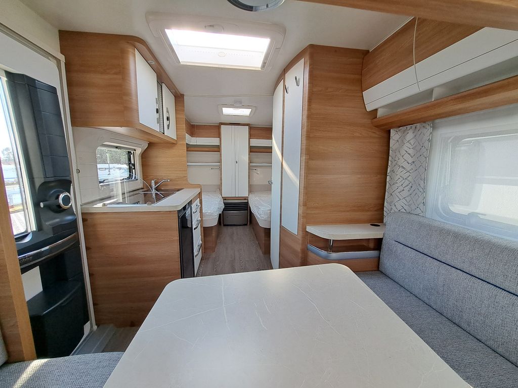Hobby De Luxe 460 LU фотография номер 30151