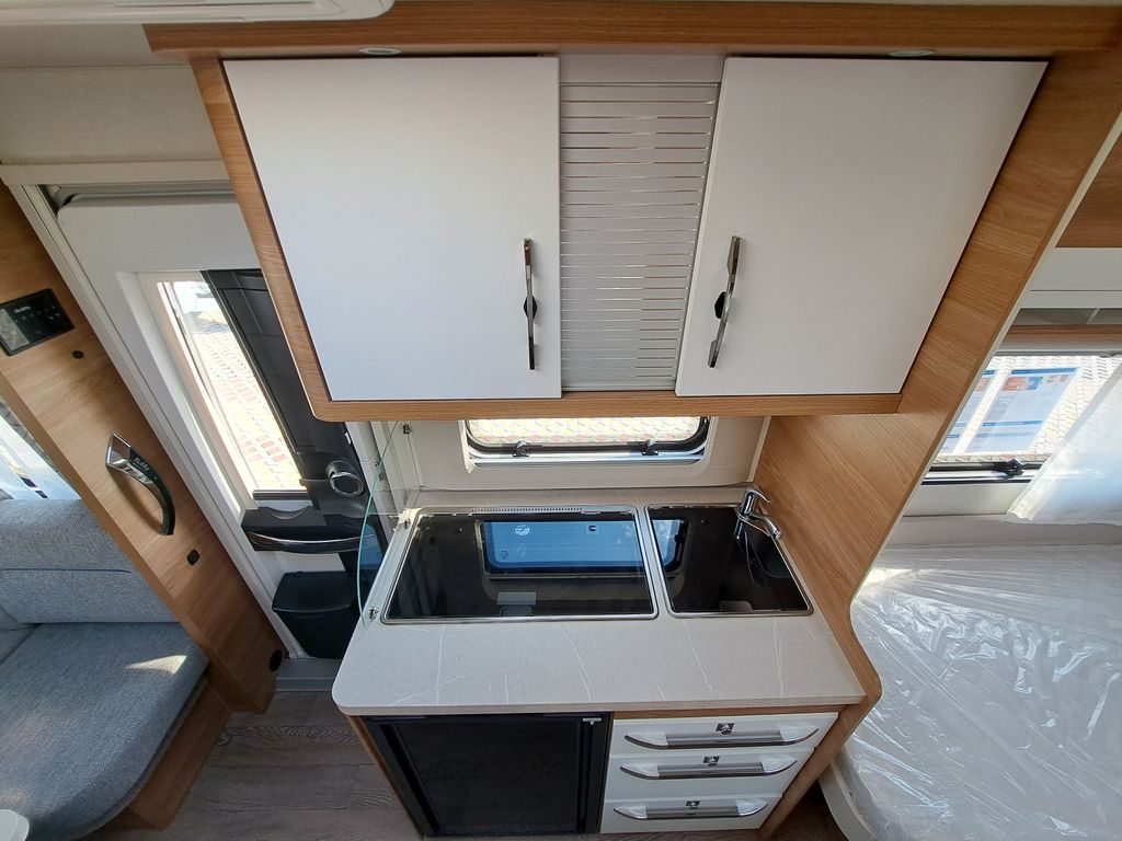 Hobby De Luxe 460 LU фотография номер 30145