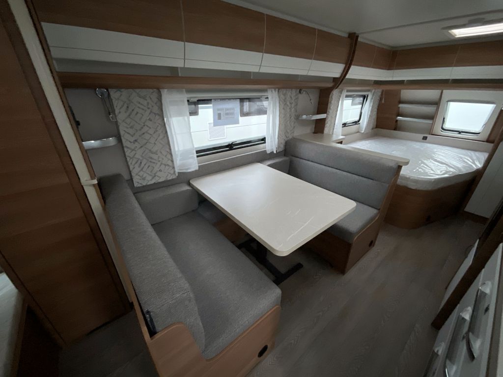 Hobby De Luxe 560 KMFe фотография номер 30301