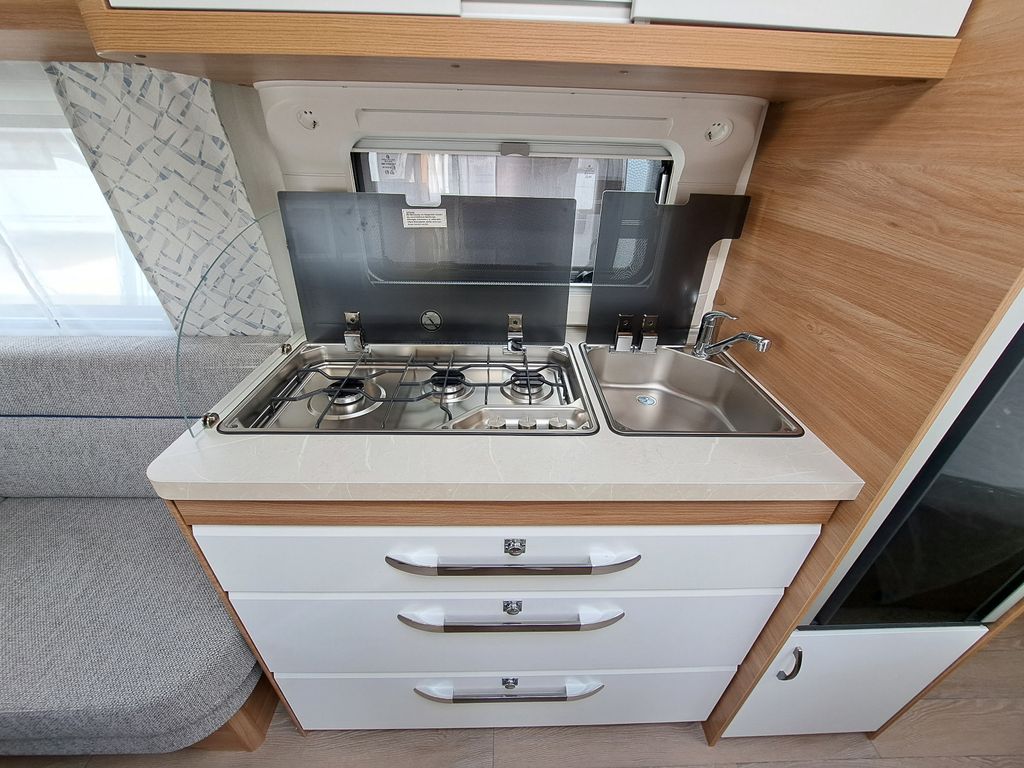 Hobby De Luxe 460 UFe фотография номер 30134