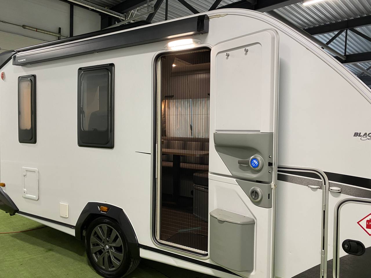 Knaus Sport&Fun 480 QL Black Selection фотография номер 31181