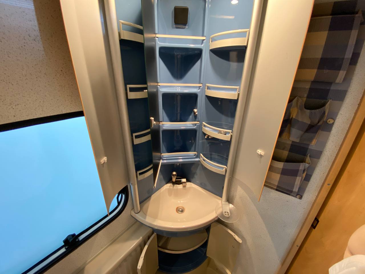 Burstner Ventana 480 TK 2002 фотография номер 33472