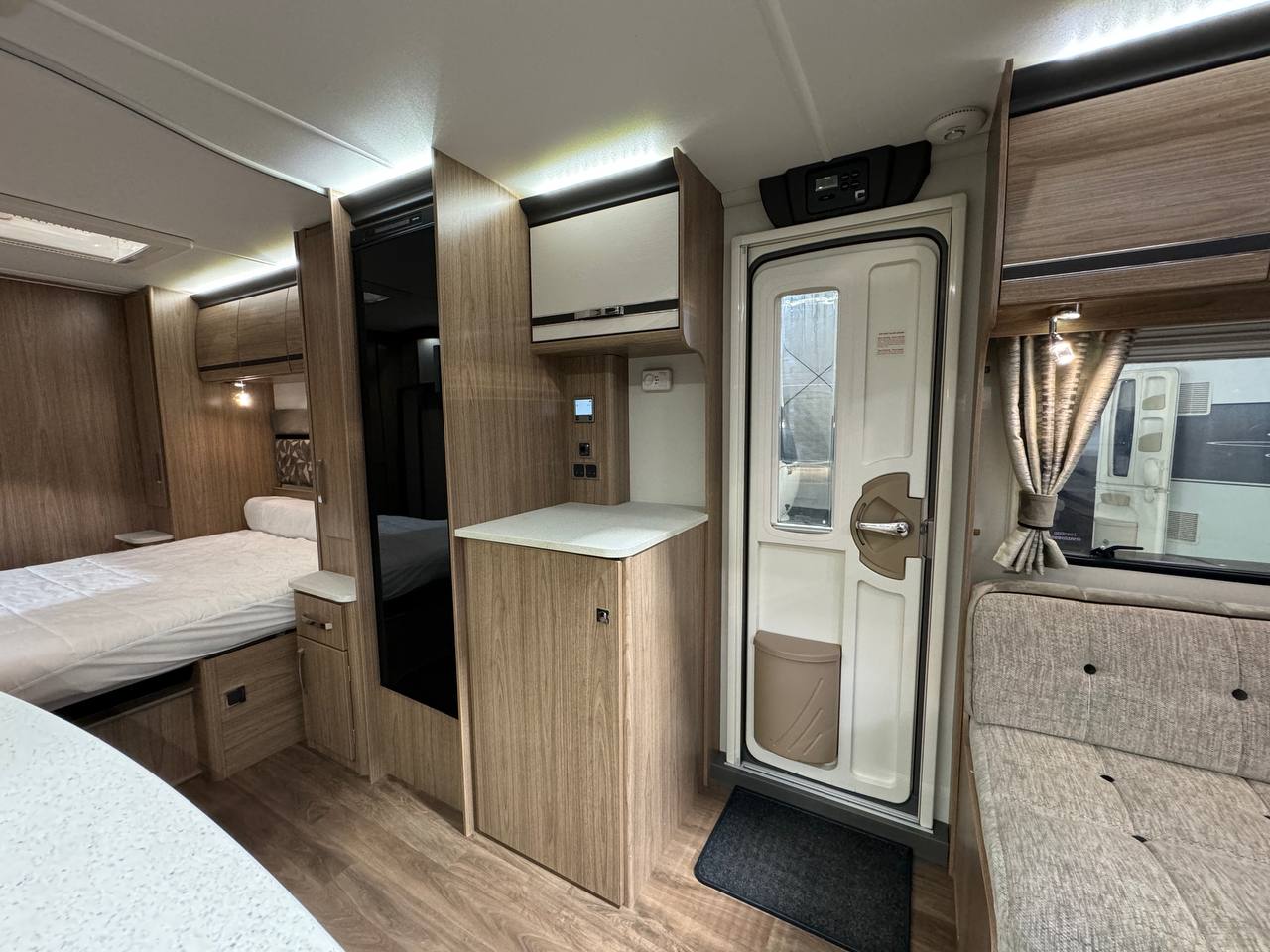 Coachman Laser 675 2017 фотография номер 40183