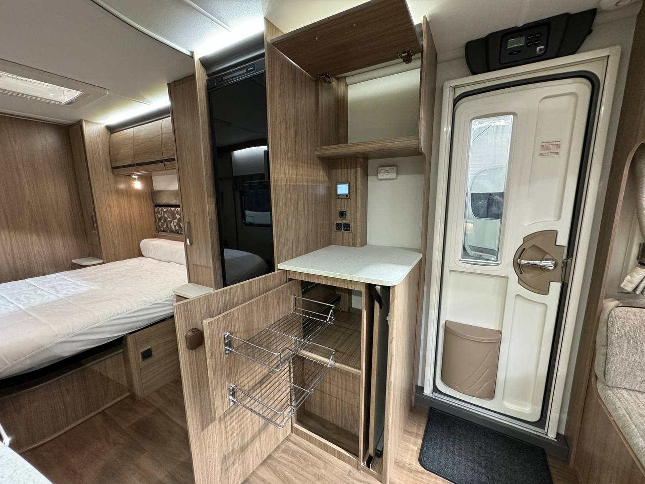 Coachman Laser 675 2017 фотография номер 40184