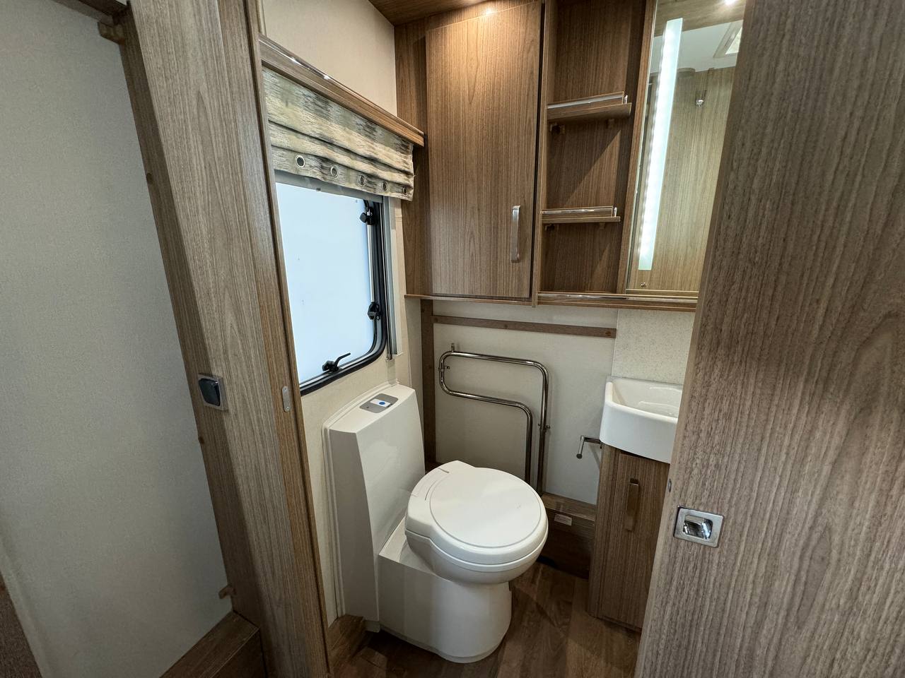 Coachman Laser 675 2017 фотография номер 40196