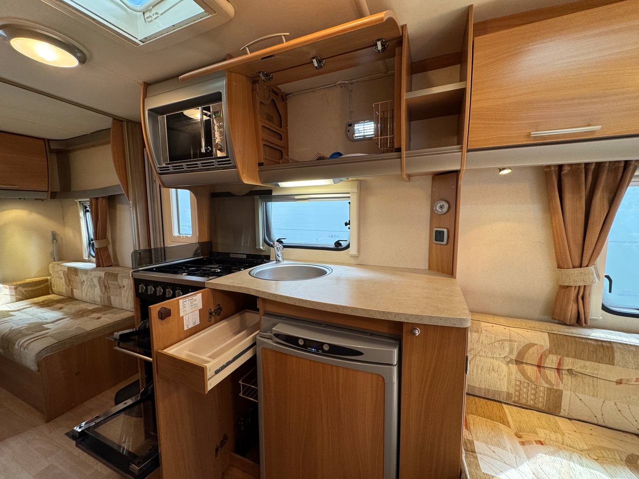 Swift Charisma 540 2009 фотография номер 45750